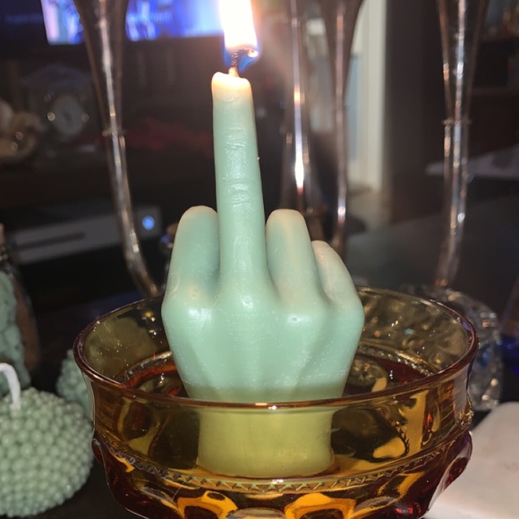 Middle Finger Candle 🕯🖕🏼 - Picture 4 of 10